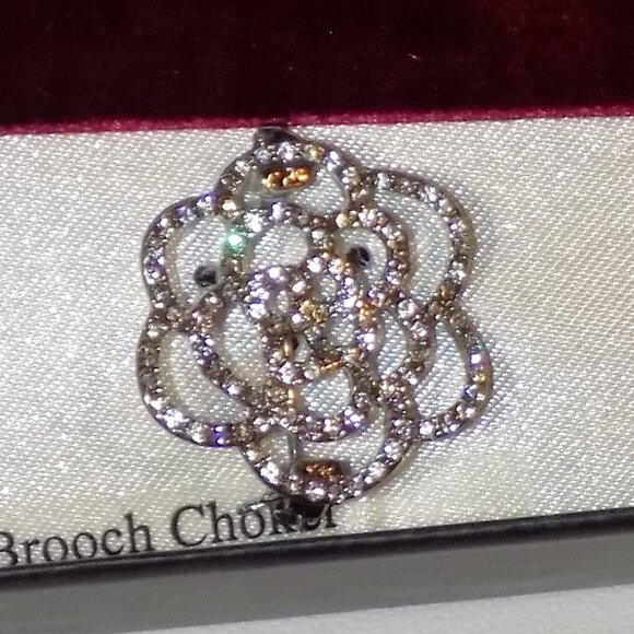 Lot 2 New Guess Interchangeable Brooch Choker & Crystal Flower Necklace Bundle - Picture 4 of 15